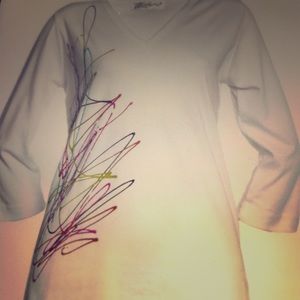 3/4 SLEEVE V-NECK TOP